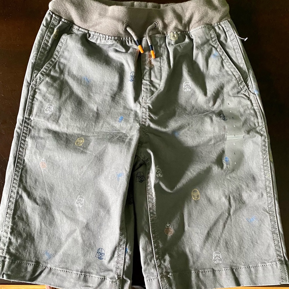 NWOT Star Wars themed cargo shorts